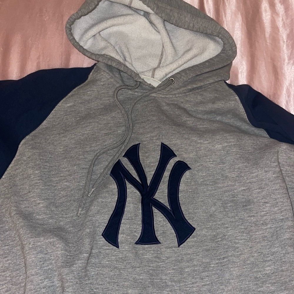 Vintage Lee Yankees Hoodie. Size XXL